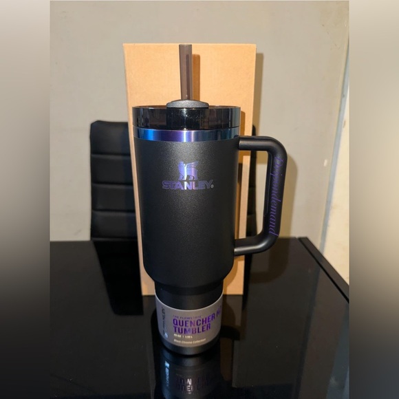 Stanley Black Chroma Quencher H2.0 Flowstate Tumbler 40oz - Picture 2 of 5